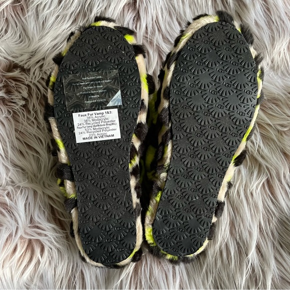 NWOT Ugg Fluff Yeah Green Animal Print Sandals - Picture 7 of 9